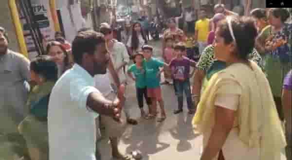 Pune Crime : पुण्यात कासेवाडी पोलीस चौकीत तरुणींचा राडा, महिला पोलीस कर्मचाऱ्याला शिवीगाळ