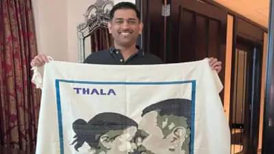 MS Dhoni : कलेनं जिंकलं मन, धोनी पोहचला थेट स्टॉलवर, सोशल मीडियावर पोस्ट व्हायरल