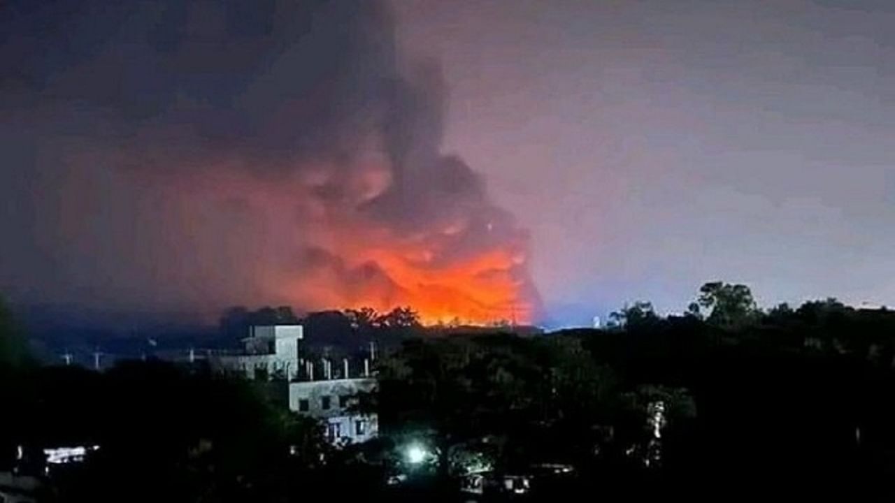Bangladesh news : बांग्लादेशात कंटेनर डेपोत आग, 40 जणांचा मृत्यू, 450 हून अधिक जखमी