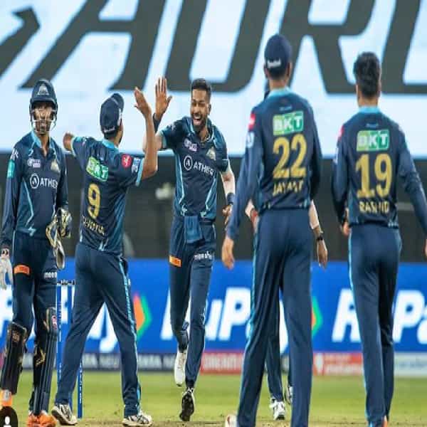 पहिल्याच सीजनमध्ये गुजरात टायटन्सला चॅम्पियन बनवल्यामुळे गुजरात टायटन्सचे अनेक चाहते निर्माण झाले आहेत. स्पर्धेआधी हार्दिक पंड्याबद्दल अनेक प्रश्न निर्माण झाले होते. पण आता त्याने फक्त ऑलराऊंडरच नाही, तर कॅप्टन म्हणून स्वत:ला सिद्ध केलं आहे.
