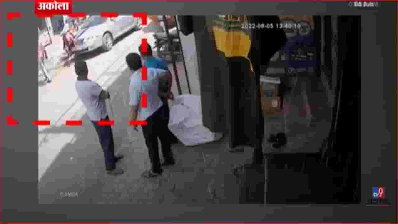 कारची तरुणीला धडक; घटना सीसीटीव्हीमध्ये कैद कारची तरुणीला धडक; घटना सीसीटीव्हीमध्ये कैद