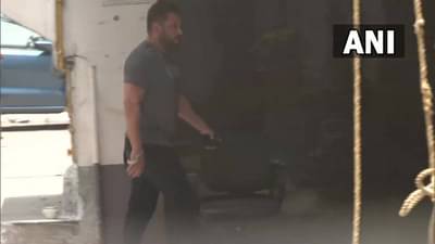 सलमान धमकी प्रकरणी दिवसभरात काय झालं ? 200 सीसीटीव्ही ताब्यात, सलीम खान यांच्यासह 4 जणांचे जबाब, जबाबानंतर सलमान शूटिंगसाठी हैदराबादला