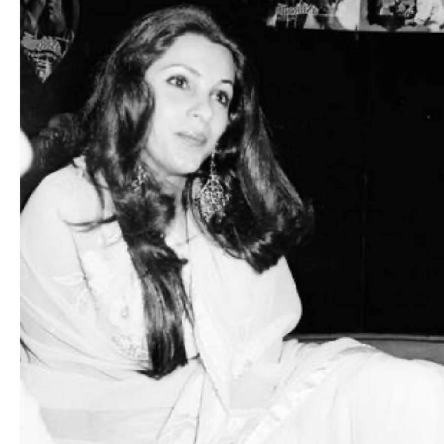बॉलिवूडची ज्येष्ठ अभिनेत्री डिंपलचा 8 जून 1957 रोजी मुंबईत जन्मलेल्या डिंपलला लहानपणापासूनच अभिनेत्री बनायचे होते. डिंपल कपाडियाने वयाच्या 16 व्या वर्षी फिल्ममेकर राज कपूर यांच्या 'बॉबी' (1973) मधून बॉलिवूडमध्ये पदार्पण केले. 

