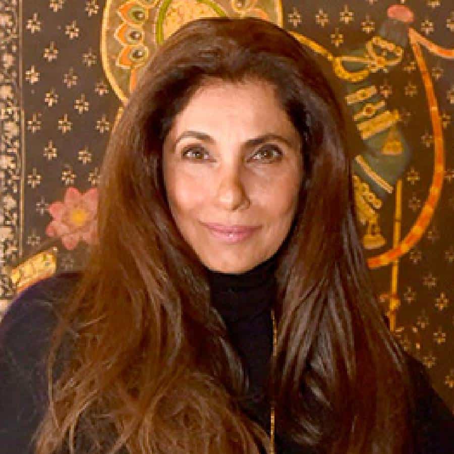 Happy Birthday Dimple Kapadia: वयाच्या १६ व्या वर्षापासून आपले मनोरंजन करणाऱ्या ज्येष्ठ अभिनेत्री डिंपल कपाडिया यांनी 'वय हा फक्त एक नंबर आहे' ही म्हण निर्विवादपणे सिद्ध केली आहे. 1973 मधील तिच्या पहिल्या चित्रपट बॉबीमध्ये तिच्या साधेपणाची आणि आकर्षकतेची झलक लोकांना मिळाली. राज कपूर यांनी, त्यांचा मुलगा ऋषी कपूरच्या विरुद्ध तिला साइन केले आणि दोन्ही अभिनेते रातोरात स्टार बनवले.