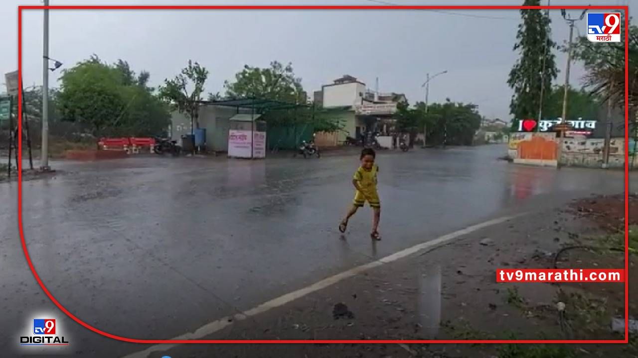 Pre-monsoon rains : तापणाऱ्या दौंडसह अहमदनगर, मनमाड आणि कराडला पावसाने झोडपले; आला शेतीच्या कामांना वेग