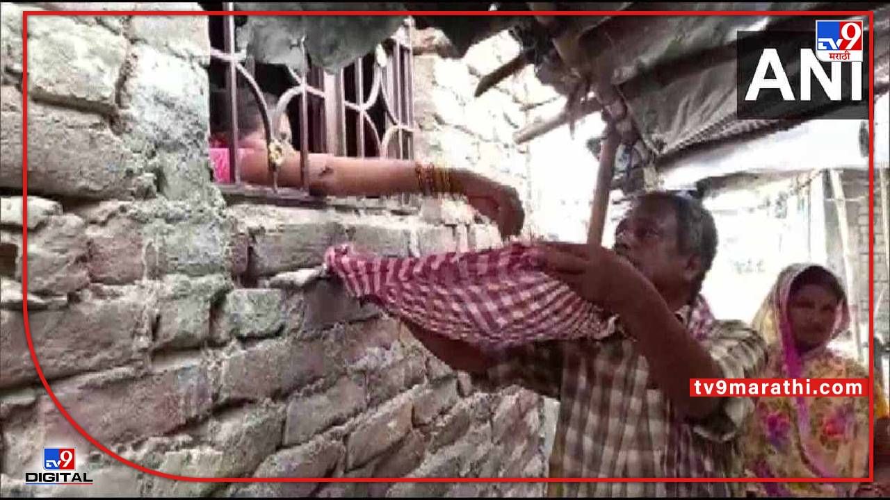 Bihar : भ्रष्टाचाराचा कळस, पोटच्या गोळ्याचा मृतदेह सोडवून घेण्यासाठी बाप दारोदारी, पोस्टमार्टम करणाऱ्यानं 50 हजार मागितले !