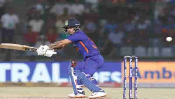 IND vs ZIM 1st odi: राष्ट्रगीत सुरु असताना इशान किशनवर मधमाशीचा हल्ला, पहा VIDEO