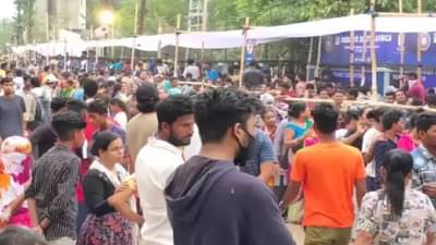 Video : तिकिटासाठी मारामार, राडा, हाणामारी अन् लाठीचार्ज, कटकमधील घटना