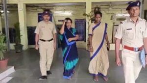 Kalyan crime News : सख्ख्या बहिणी निघाल्या पक्क्या चोर! एक चोरायची, दुसरी पळवायची