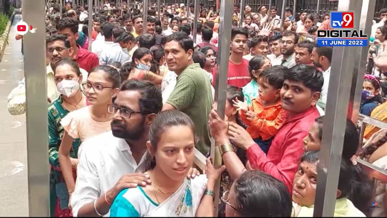 आईबाबा आणि साईबाबांची शप्पथ! लै गर्दी होती आज शिर्डीत