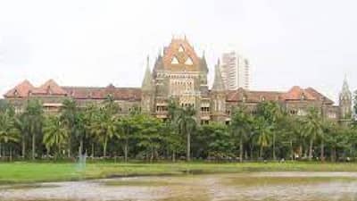 नोकरी करत असलेल्या महिलेलाही पोटगीचा हक्क, मुंबई हायकोर्टाने केले स्पष्ट, महिला सुशिक्षित आहे म्हणून तिच्यावर नोकरीची सक्ती नको