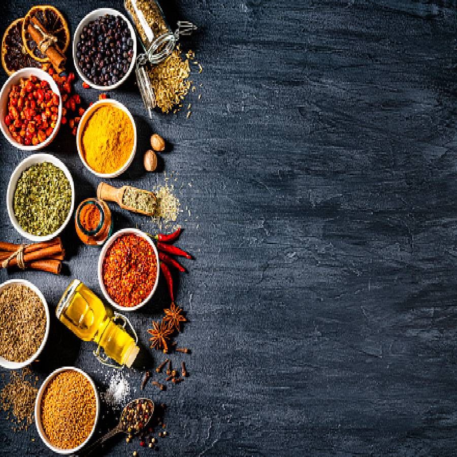 आपल्या शरीराच्या पचन, चयापचय आणि डिटॉक्सिफिकेशनमध्ये यकृत महत्त्वपूर्ण भूमिका बजावते. तुम्ही मसाले किंवा औषधी वनस्पतींनी रक्त शुद्ध करणारे यकृत निरोगी ठेवू शकता.