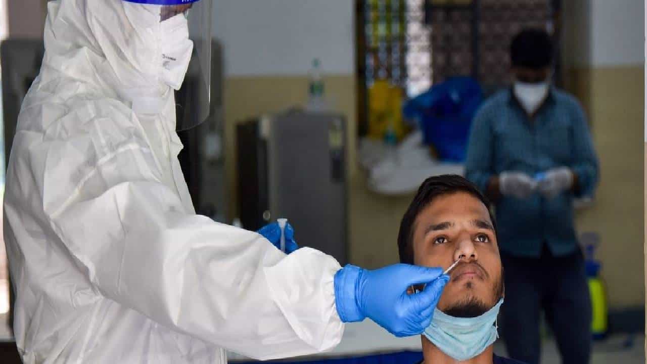 Corona Update | देशात गेल्या 24 तासांमध्ये 8582 नवीन कोरोना रूग्णांची नोंद, मुंबईमध्येही वाढतोय धोका!