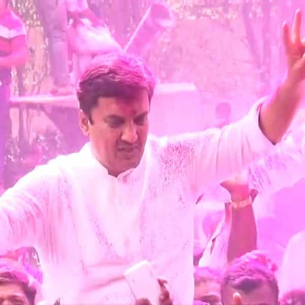 राज्यसभा निवडणुकीत सहाव्या जागेसाठी रंगलेल्या लढतीत अखेर भाजपच्या धनंजय मुंडे मुंडे यांनी बाजी मारली आहे. त्यांनी शिवसेनेचे कोल्हापूरचेच उमेदवार संजय पवार यांचा पराभव केलाय.