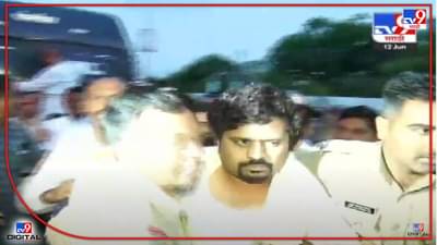 Pankaja Munde : पंकजा मुंडे समर्थकांचा भागवत कराडांच्या कार्यालयावर हल्ल्याचा प्रयत्न, कराडांच्या कार्यकर्त्यांकडून मारहाण, पोलिसांमुळे अनर्थ टळला!