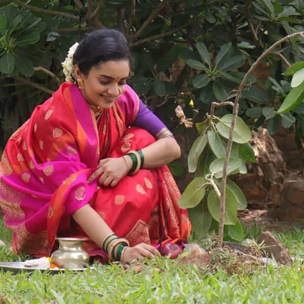 वरुणराजाचं आगमन झालं की तमाम स्त्रियांना आतुरता असते ती वटपौर्णिमा सणाची. वडाची पूजा करुन पतीच्या दीर्घायुष्यासाठी प्रार्थना करणं हा या सणाचा महत्त्वाचा उद्देश.