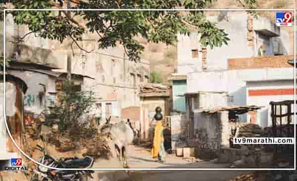 एक असं गाव की जिथे हिंदू ठेवतात मुसलमान अडनाव, 5 हजार लोकसंख्येच्या गावातील सगळ्यांचे अडनाव गिलानी, स्थानिक म्हणतात..