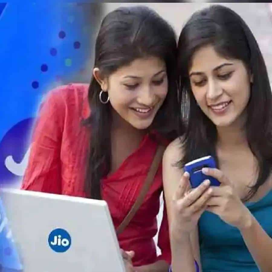 Reliance Jio, Airtel आणि Vodafone वापरकर्त्यांसाठी अनेक रिचार्ज प्लॅन उपलब्ध आहेत, जे वेगवेगळ्या बेनेफिट्ससाठी पाहिले जातात. परंतु बहुतेक योजनांमुळे, वापरकर्ते थोडे गोंधळात पडतात आणि मंथली रिचार्ज करतात.