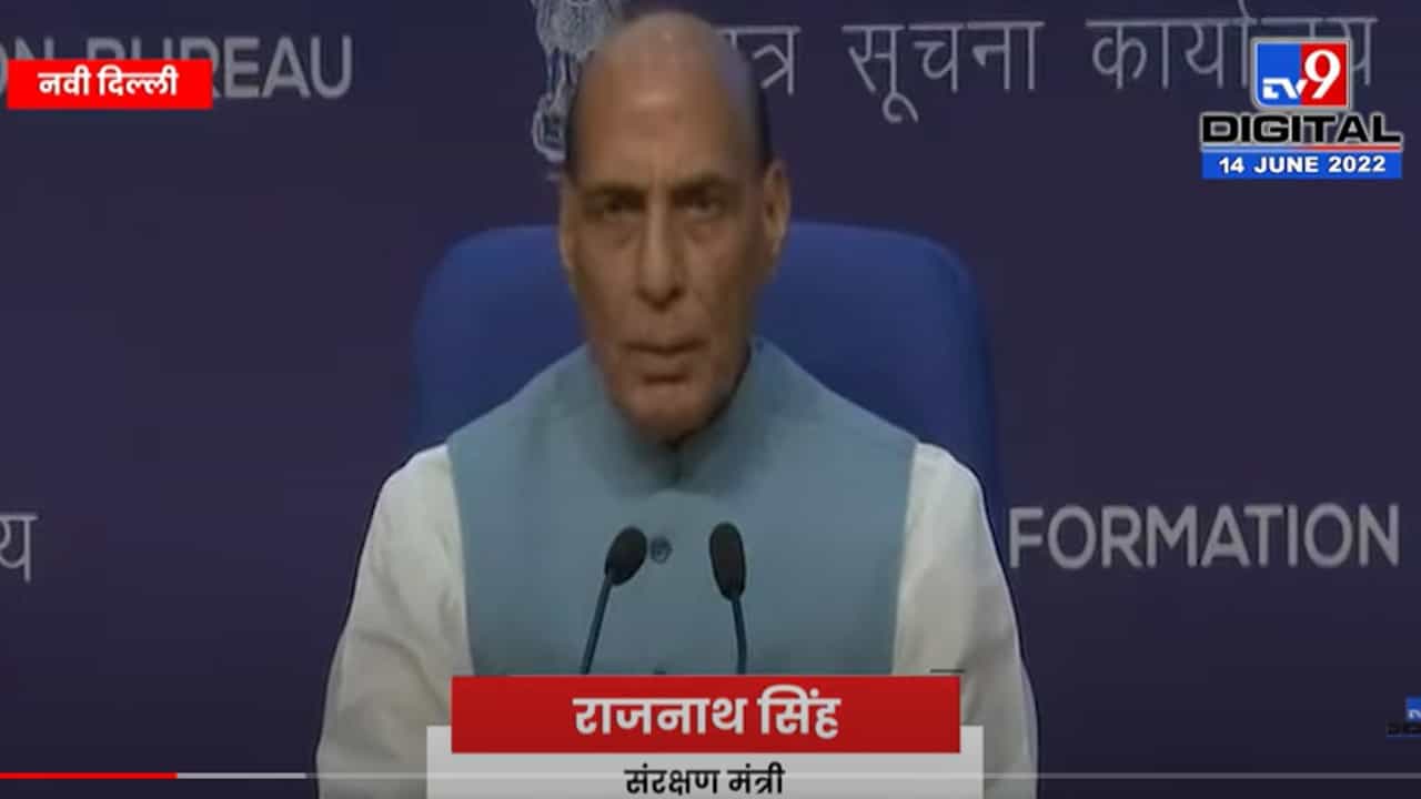 सैन्य भरतीसाठी 'अग्निपथ' योजनेची घोषणा; 50 हजार अग्निवीरांची होणार भरती सैन्य भरतीसाठी 'अग्निपथ' योजनेची घोषणा; 50 हजार अग्निवीरांची होणार भरती