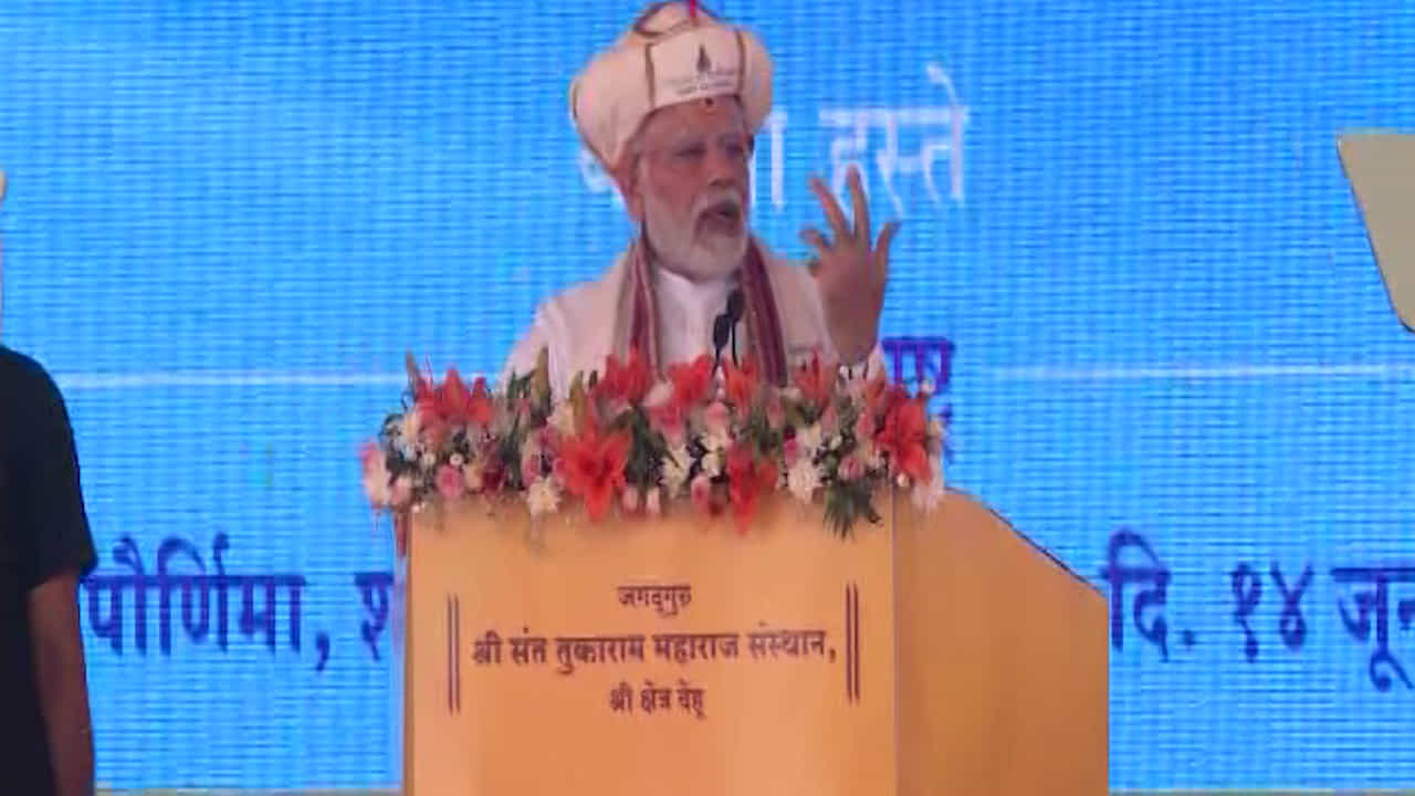 आधुनिक तंत्रज्ञान येत असतानाही विकास आणि विरासत दोन्हींनी एकमेकांच्या हातात हात घालून पुढे चालायला हवेत : पंतप्रधान मोदी