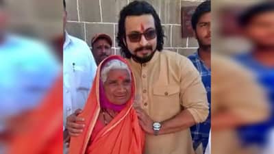 Amol Kolhe : आता वय झालंय, म्हणत हसून उत्तर देणाऱ्या अन् नित्यनेमानं शिवाईदेवीचं दर्शन घेणाऱ्या या आजीबाईचं अमोल कोल्हेंनीही केलं कौतुक