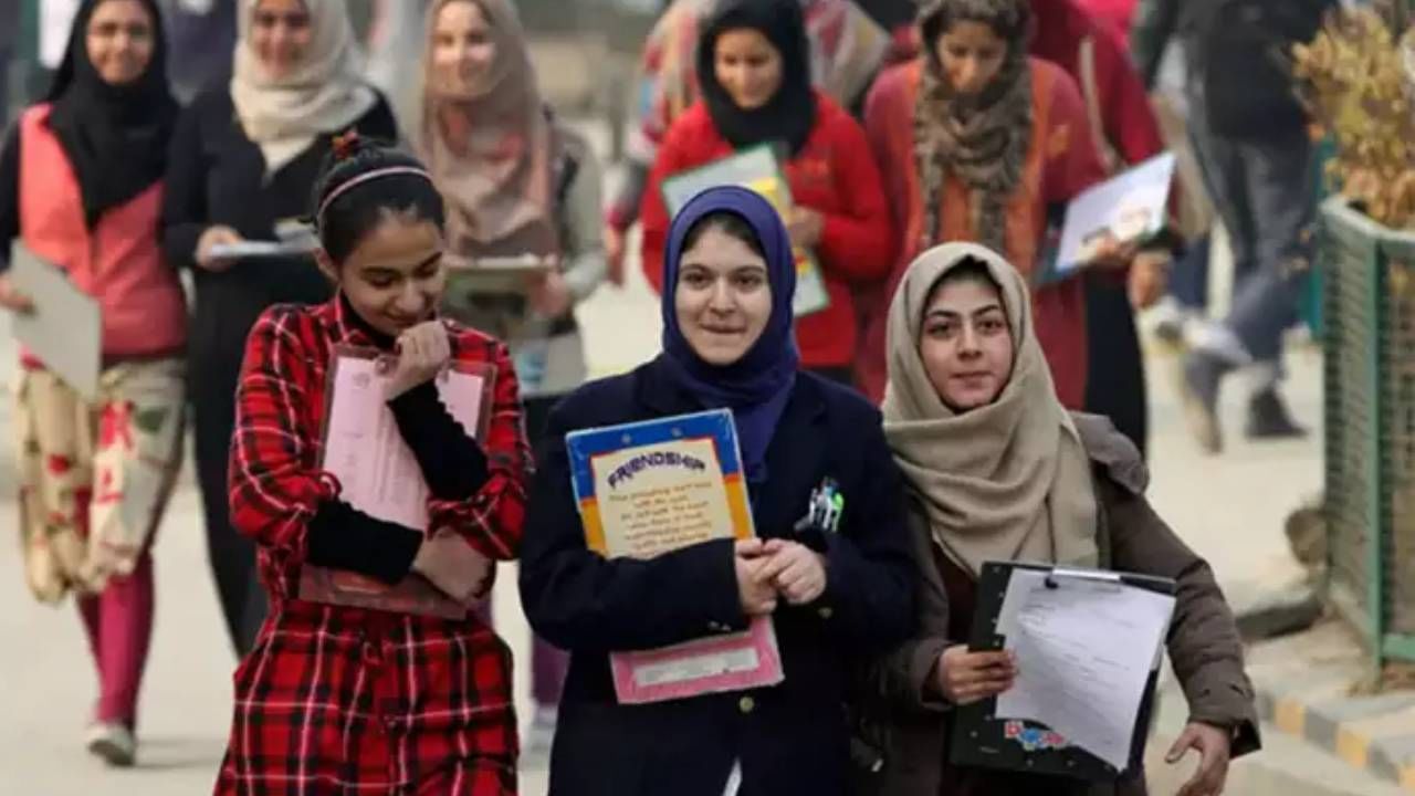 Jammu kashmir News: दहशतवाद्यांच्या आयडॉलॉजिवर प्रहार; जमात-ए-इस्लामीच्या 300 हून अधिक शैक्षणिक संस्थांना कुलूप