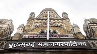 शाळा सुरू झाल्या तरी अजून शालेय वस्तू पोहोचलेच नाही; मंत्र्याच्या जवळच्या व्यक्तीला कंत्राट देण्यासाठी खटाटोप