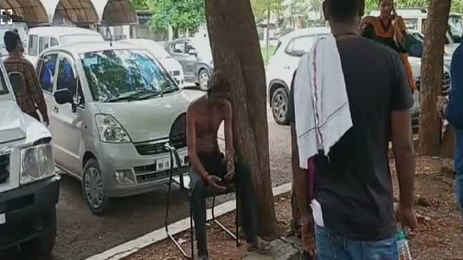 घरच्या भांडणात पोलीस लक्षच घालत नाहीत... नांदेड एसपी ऑफिससमोर एकानं पेटवून घेतलं..