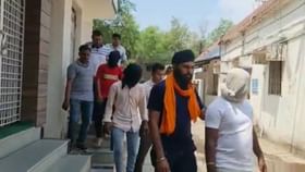 Chandrapur Murder : आईचे अनैतिक संबंधात बिनसले, मुलाने प्रियकरालाच संपवले; चंद्रपूरमध्ये हत्या करुन तरुणाला पडक्या इमारतीत फेकले Chandrapur Murder : आईचे अनैतिक संबंधात बिनसले, मुलाने प्रियकरालाच संपवले; चंद्रपूरमध्ये हत्या करुन तरुणाला पडक्या इमारतीत फेकले