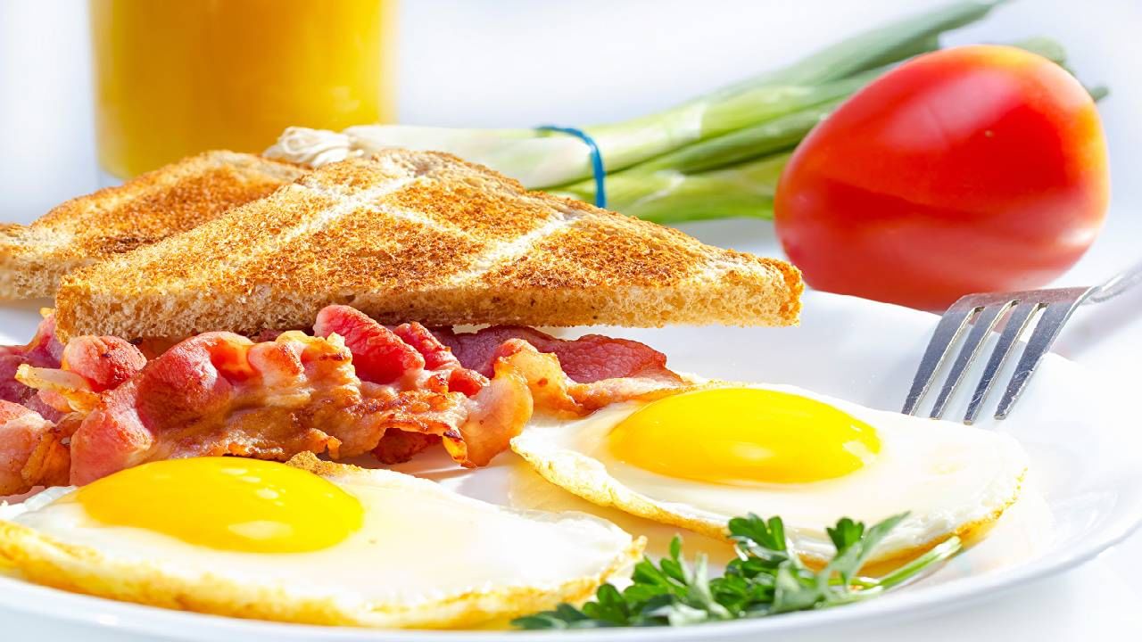 Breakfast | पचनसंस्था निरोगी ठेवण्यासाठी नाश्त्यात या गोष्टींचे सेवन करा!