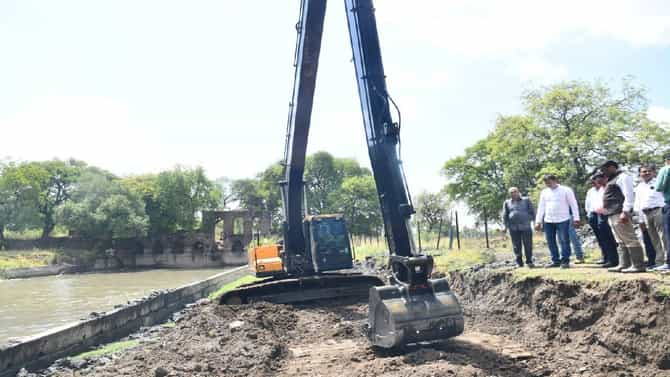 औरंगाबादच्या शक्कर बावडीतला गाळउपसा तूर्तास थांबवला, जैवविविधता वाचवण्यासाठी हायकोर्टात याचिका!