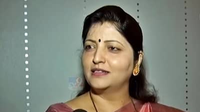 Rupali Chakankar : धर्म हेच शिकवतो का? वटपौर्णिमेच्या पोस्टवरील आक्षेपार्ह कमेंट्सवरून रुपाली चाकणकरांचा सवाल