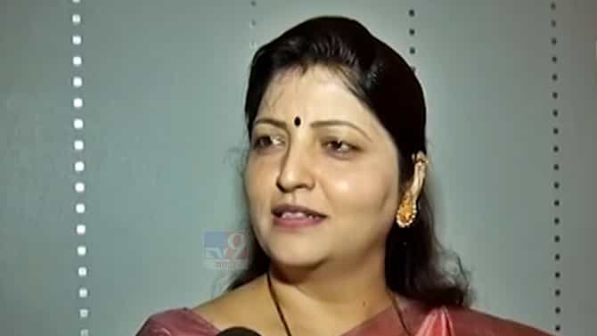 Rupali Chakankar : धर्म हेच शिकवतो का? वटपौर्णिमेच्या पोस्टवरील आक्षेपार्ह कमेंट्सवरून रुपाली चाकणकरांचा सवाल