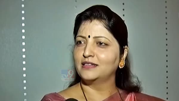 Rupali Chakankar : धर्म हेच शिकवतो का? वटपौर्णिमेच्या पोस्टवरील आक्षेपार्ह कमेंट्सवरून रुपाली चाकणकरांचा सवाल