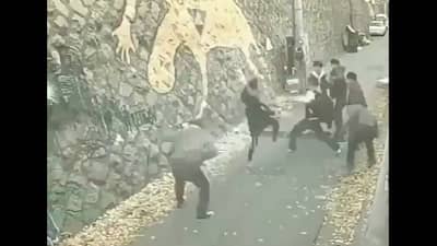 Viral Video: ह्या...हुई हू.. हिय्या! जे तर काय वाढीव धुतलंय पोरीने या पोरांना...एकच नंबर!