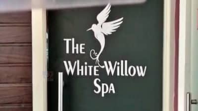 Pune spa : स्पा सेंटरमध्ये काळे धंदे! पुण्यातल्या औंधमध्ये पोलिसांनी टाकला छापा; एका मॉडेलसह सहा जणींची सुटका