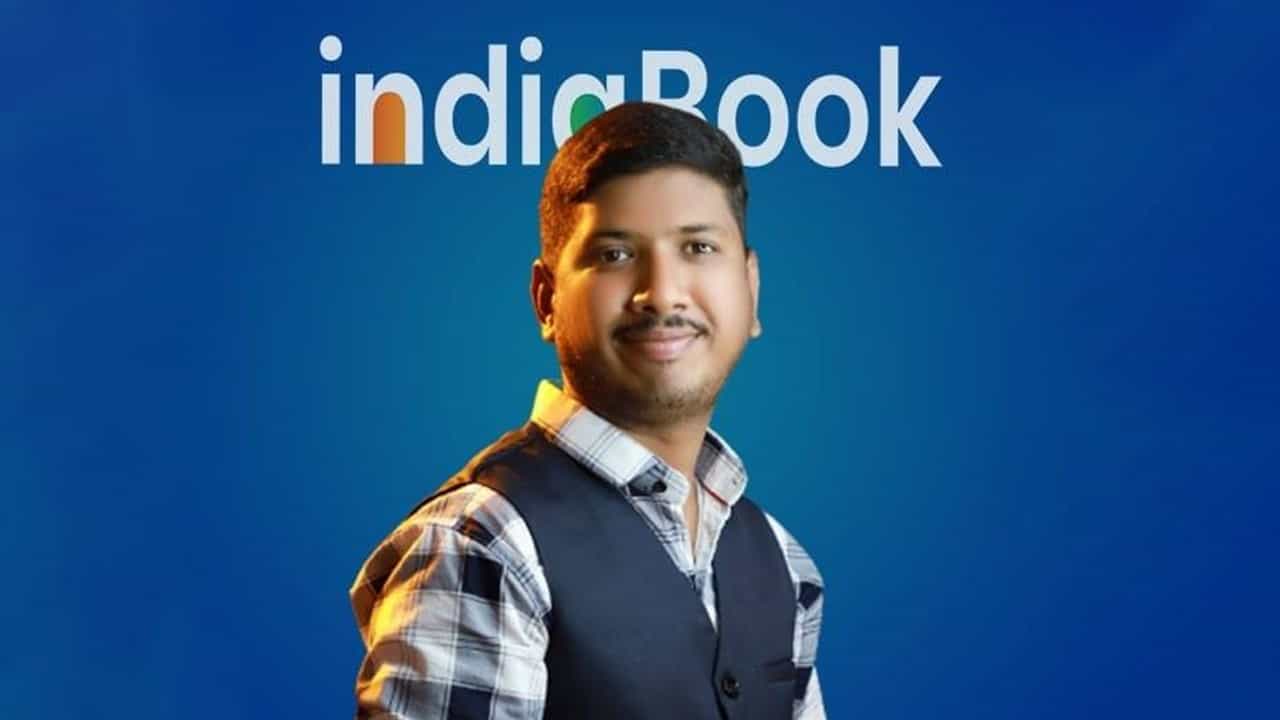 जळगावच्या तरुणाची कमाल, विकसीत केले फेसबुकच्या तोडीचे देशी अॅप; इंडियाबुकला तरुणांची पसंती