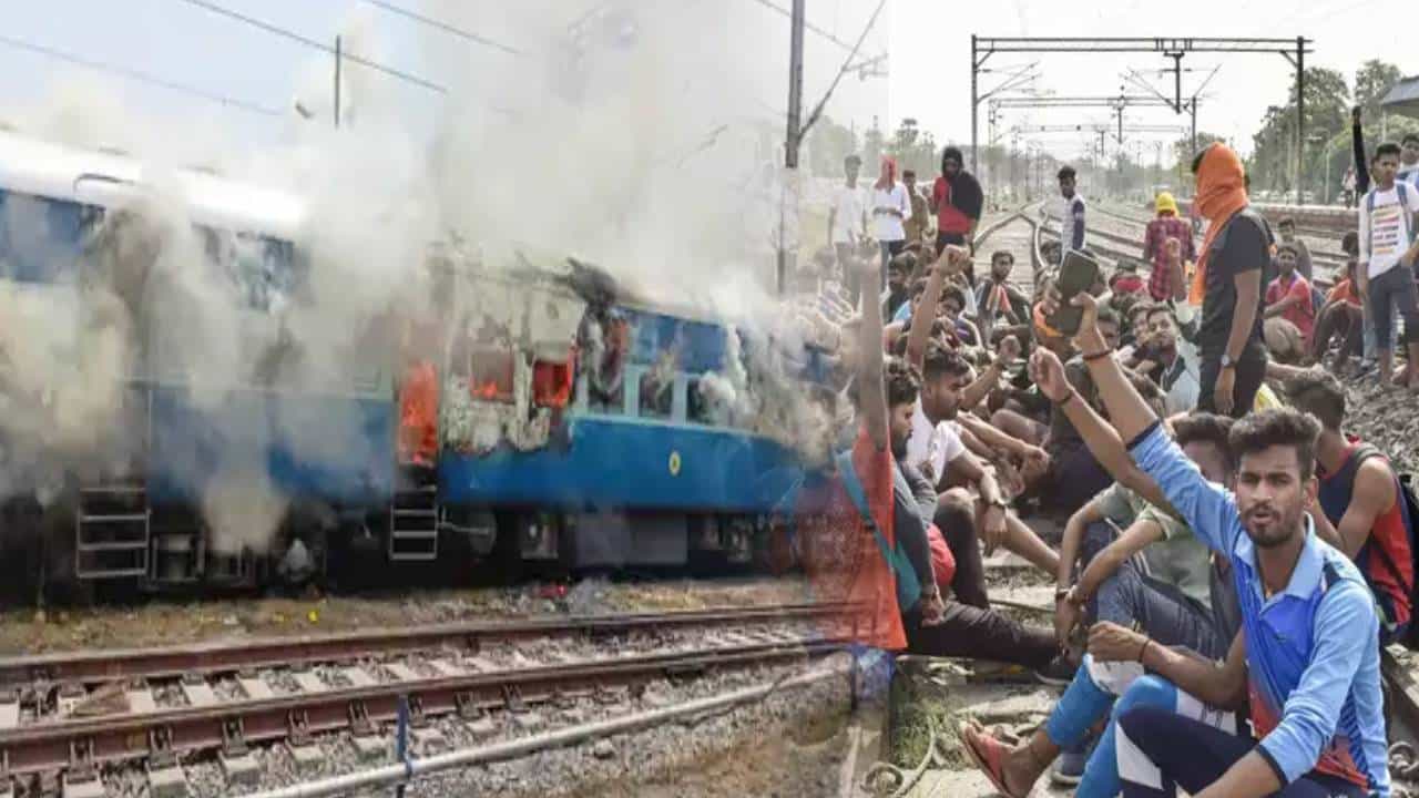 अग्निपथला तरुणांचा विरोध; जाळपोळीत रेल्वेचे सातशे कोटींचे नुकसान, तुम्हाला माहितीये का एक डबा तयार करण्यासाठी किती खर्च येतो?