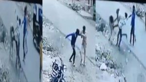 CCTV Video : नुपुर शर्माच्या समर्थनात स्टेटस ठेवल्यानं तरुणाला जमावाकडून बेदम मारहाण, सोलापुरातील धक्कादायक प्रकार