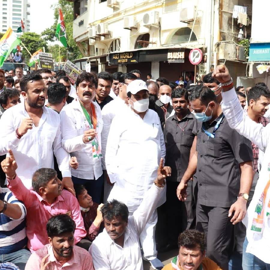 मोदी सरकारच्या या दडपशाहीविरोधात काँग्रेसचा विरोध हा सुरूच राहणार असा इशारा यावेळी काँग्रेस नेत्यांनी दिला आहे.