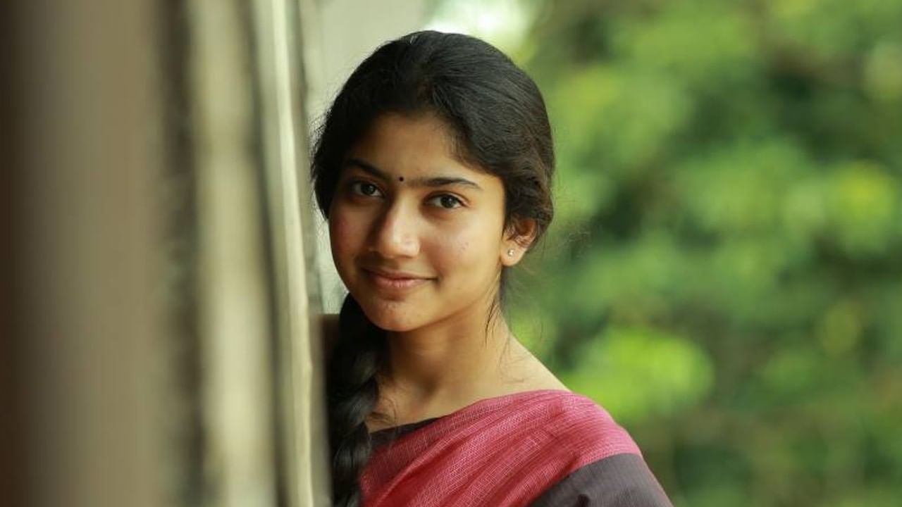 Sai Pallavi: साई पल्लवी वादाच्या भोवऱ्यात; काश्मिरी पंडितांच्या हत्येबद्दल विधान केल्यानंतर तक्रार दाखल