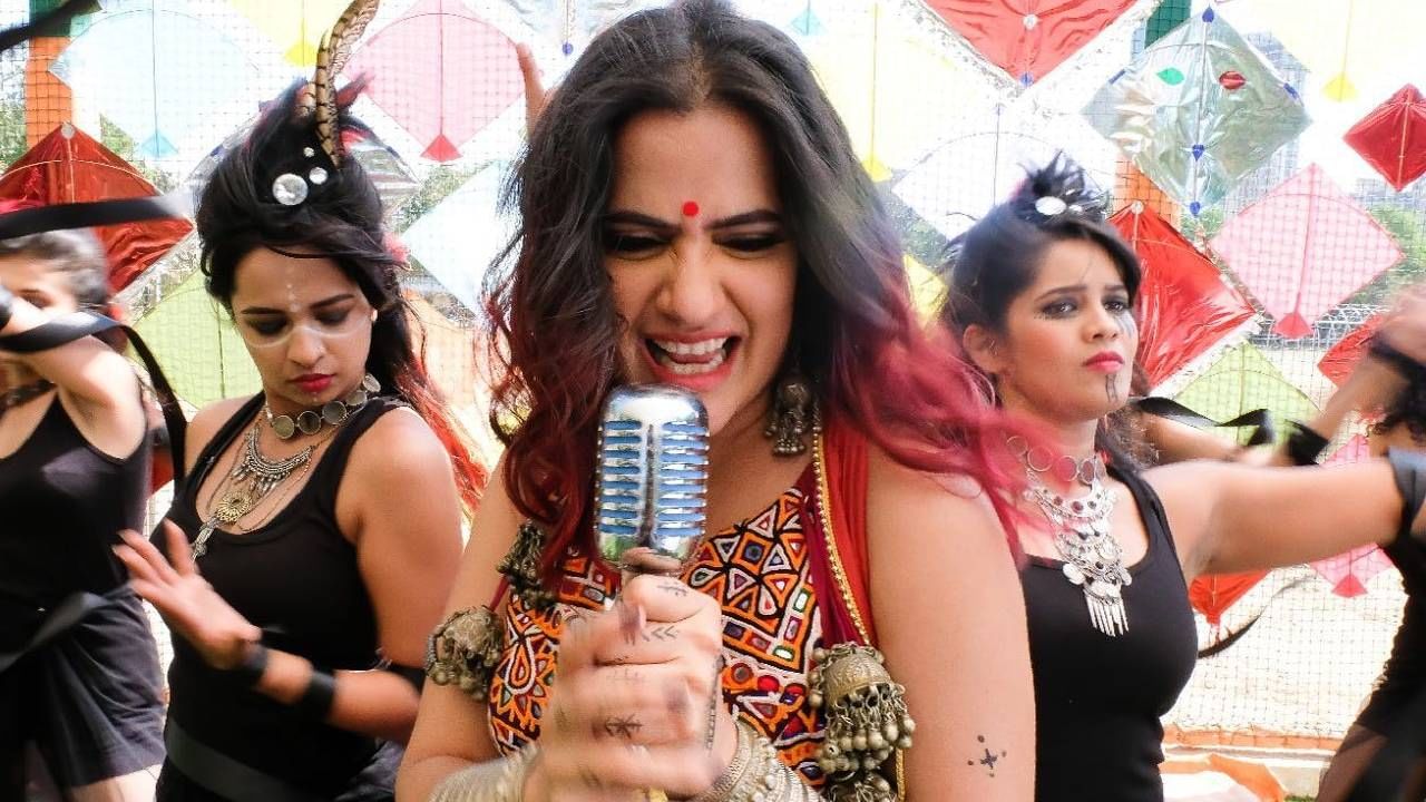 Sona Mohapatra उच्च शिक्षण जॉब अन मग गायिका कोण आहे सोना मोहपात्रा Marathi News Higher