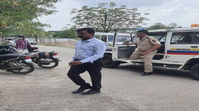 नांदेडचे परागंदा अधिकारी 3 वर्षानंतर उगवले, कृष्णूर धान्य घोटाळ्यात मोठी घडामोड, नायगाव कोर्टासमोर आत्मसमर्पण!