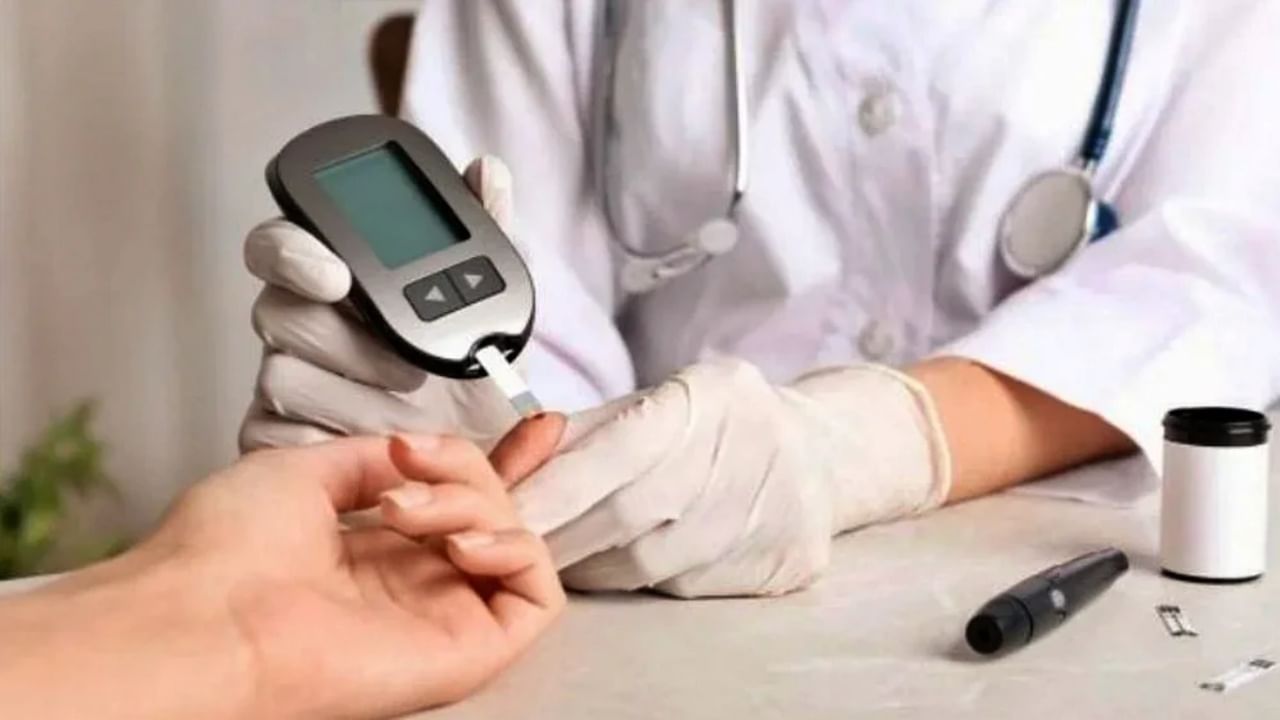 Diabetes : किडनीच्या आजारासह ब्लड शुगर लेव्हल नियंत्रित करणे आहे सोपे, जाणून घ्या शुगर नियंत्रित करण्याच्या 7 टिप्स