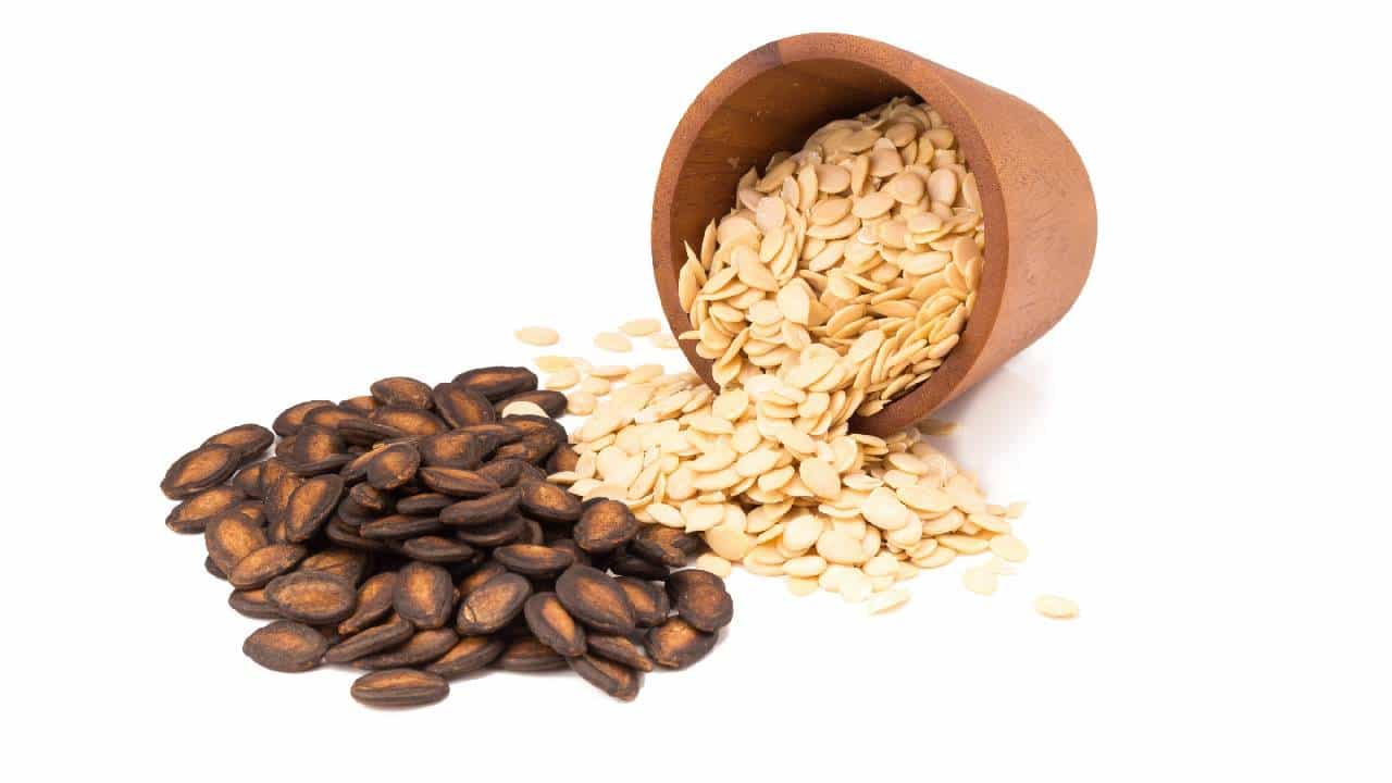 चेहऱ्यावरील ‘सुरूकुत्या कमी’ करण्यासाठी वापरा टरबूजाच्या बियांचे तेल... सौंदर्य निगा राखण्यासाठी सर्वोत्तम पर्याय असलेल्य ‘या’ तेलाचे आहेत अनेक फायदे!