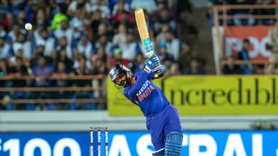 Dinesh Karthik : 16 वर्षांत 36 टी-20 सामने खेळले, तिसऱ्यांदा ठरला सामनावीर, दिनेश कार्तिकच्या कारकिर्दीविषयी जाणून घ्या...