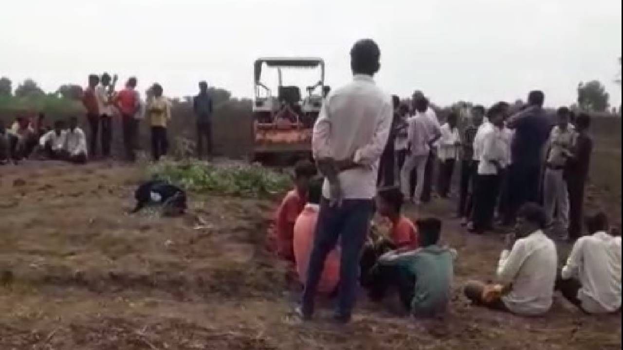 Buldana Accident | शेतात काम करताना ट्रॅक्टरच्या रोटाव्हेटरमध्ये अडकला, बुलडाण्यात 35 वर्षीय शेतकऱ्याचा दुर्दैवी मृत्यू