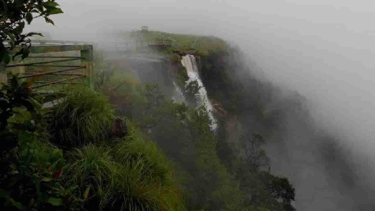 Heavy Rain : मावसिनराममध्ये रेकॉर्ड ब्रेक पाऊस, 24 तासांमध्ये 1003 मि.मी पावसाची नोंद