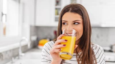 Skin | निरोगी आणि चमकदार त्वचा मिळविण्यासाठी या 4 रसांचे नियमित सेवन करा आणि फरक बघा!