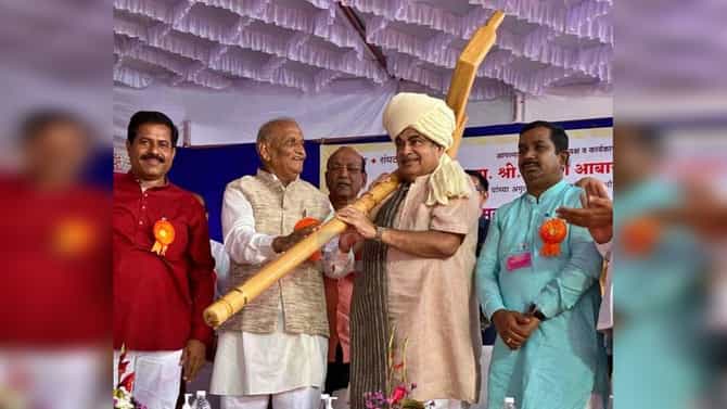 Nitin Gadkari : ग्रीन हायड्रोजन हे भविष्यातील इंधन; वाहन, विमानंही हायड्रोजनवरच चालणार, दौंडमध्ये नितीन गडकरींनी व्यक्त केलं मत